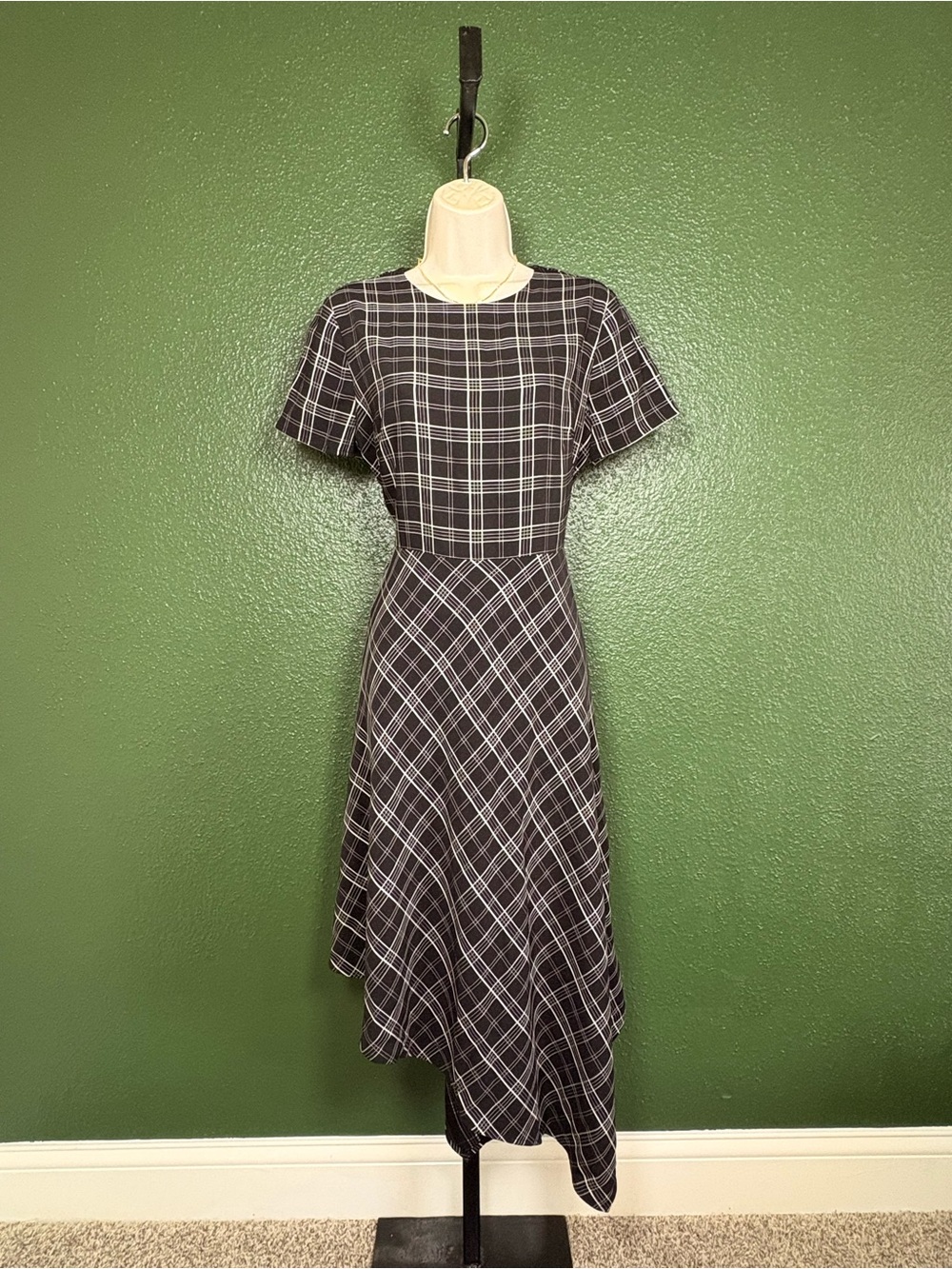 Vince Camuto Black Plaid A-Line America asymmetrical Midi Dress  Size 4